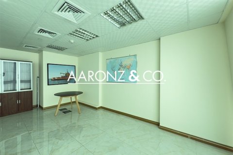 61m² Office in Jumeirah Lake Towers, UAE No. 112373 3