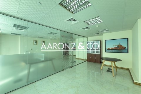 61m² Office in Jumeirah Lake Towers, UAE No. 112373 8