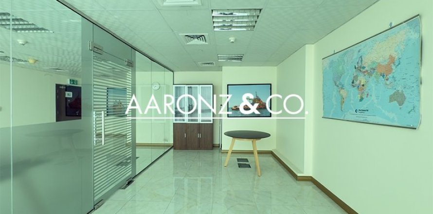 61m² Office in Jumeirah Lake Towers, UAE No. 112373