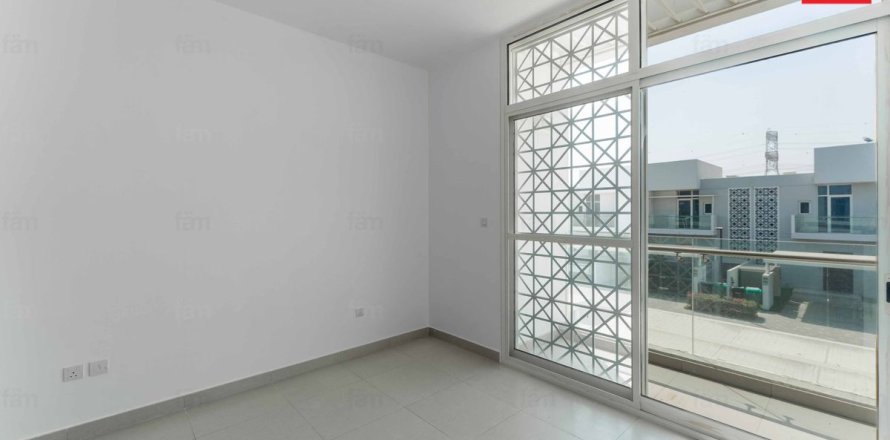 Townhouse de 3 dormitorios en Dubai, UAE No. 167384
