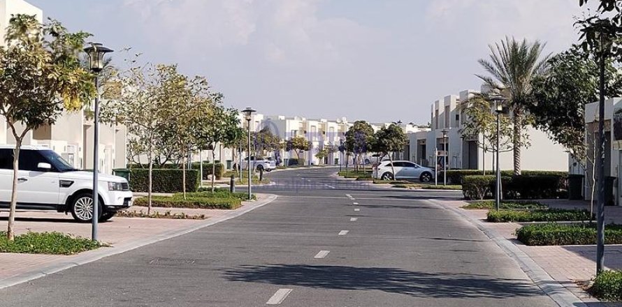 Таунхаус с 2 спальнями в Mina Al Arab, ОАЭ №141137