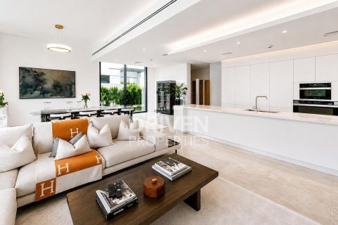4 bedrooms Villa in District One, UAE No. 204520 3