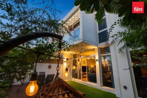 Townhouse de 3 dormitorios en Dubai, UAE No. 135772