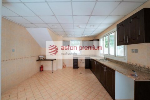 Villa de 4 dormitorios  No. 108571 6