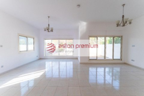 Villa de 4 dormitorios  No. 108571 3