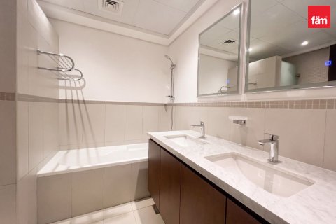 Apartment de 2 dormitorios en The Views, UAE No. 167774 9