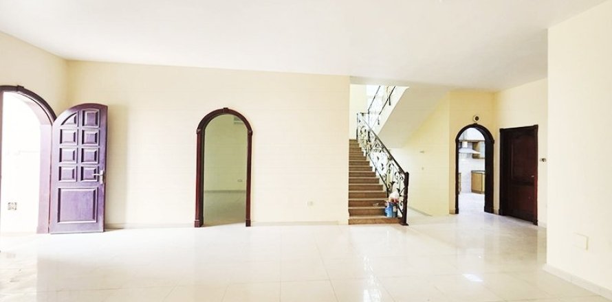 6 bedrooms Villa in Shakhbout City, UAE No. 33400
