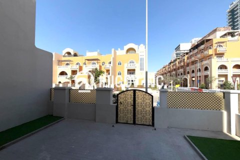 5 bedrooms Townhouse in District 15, UAE No. 184776 28
