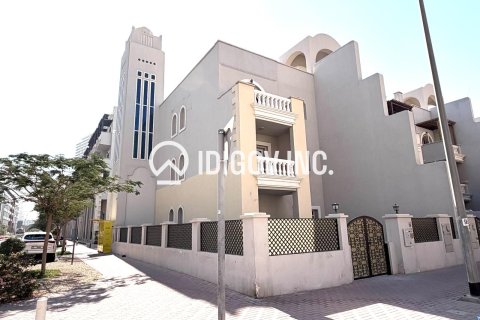 5 bedrooms Townhouse in District 15, UAE No. 184776 2