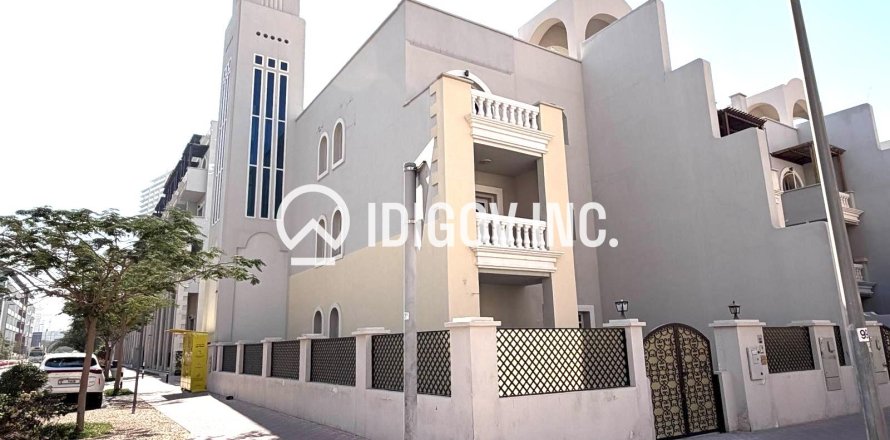 5 bedrooms Townhouse in District 15, UAE No. 184776