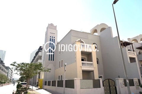5 bedrooms Townhouse in District 15, UAE No. 184776 11