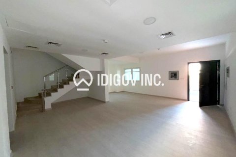 5 bedrooms Townhouse in District 15, UAE No. 184776 6