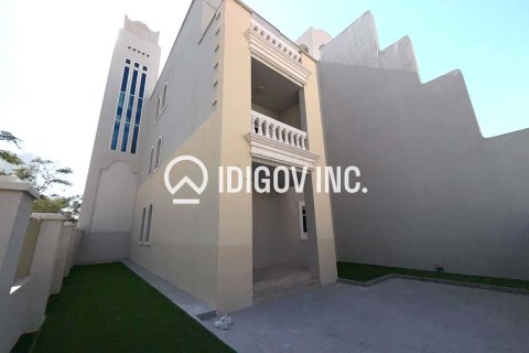 5 bedrooms Townhouse in District 15, UAE No. 184776 3