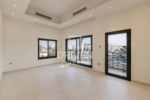 5 bedrooms Villa in Umm Suqeim 3, UAE No. 84123 11