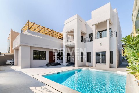 5 bedrooms Villa in Umm Suqeim 3, UAE No. 84123 2