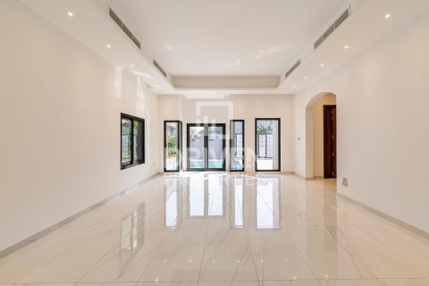 5 bedrooms Villa in Umm Suqeim 3, UAE No. 84123 19