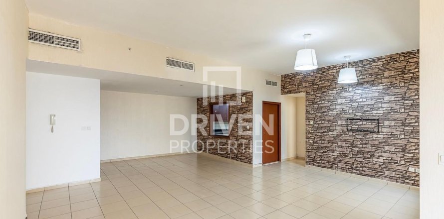 Apartment de 4 dormitorios en Sadaf, UAE No. 84141
