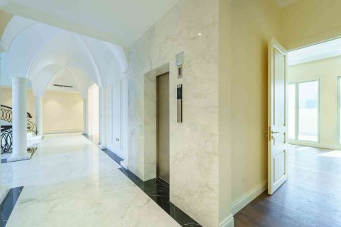 Вилла с 7 спальнями в Аль-Васл, ОАЭ №147120 15