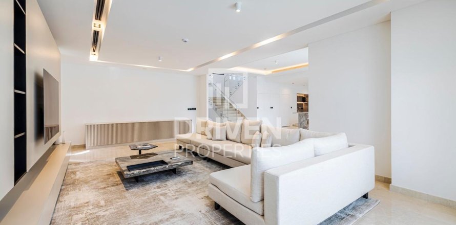 Villa de 5 dormitorios en Golf Place, UAE No. 138551