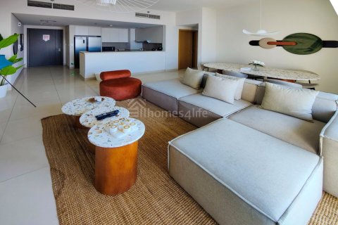 Apartment de 3 dormitorios en Harbour Views 1, UAE No. 163335 5