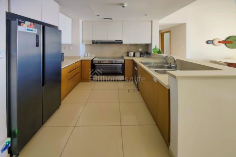 Apartment de 3 dormitorios en Harbour Views 1, UAE No. 163335 18