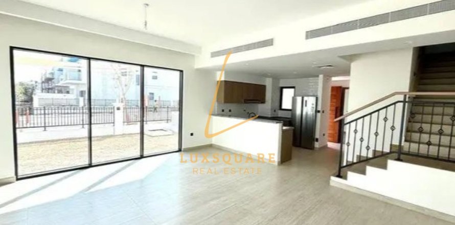 Вилла с 4 спальнями в Damac Lagoons, ОАЭ №163338