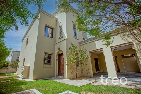 Villa de 4 dormitorios en Casa, UAE No. 186630 31