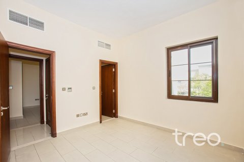 Villa de 4 dormitorios en Casa, UAE No. 186630 16