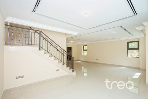 Villa de 4 dormitorios en Casa, UAE No. 186630 5