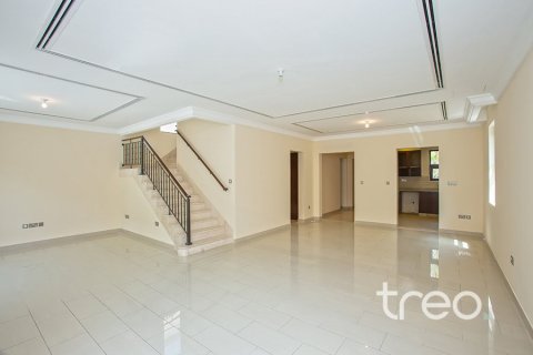 Villa de 4 dormitorios en Casa, UAE No. 186630 4