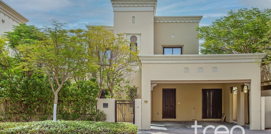 Villa de 4 dormitorios en Casa, UAE No. 186630