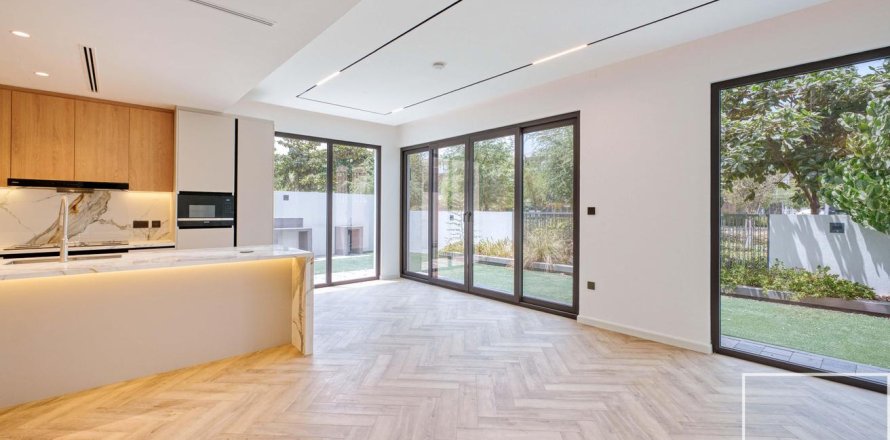 Villa de 5 chambres à Aura, UAE No. 209147
