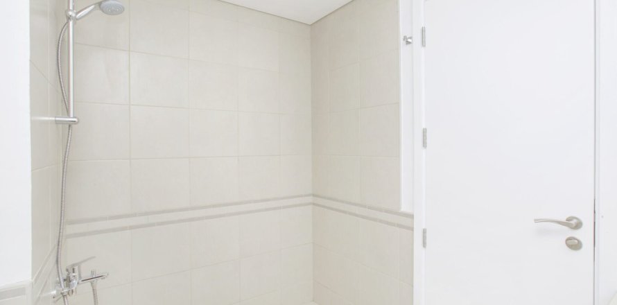 Apartment de 2 dormitorios en Zahra Apartments, UAE No. 142167