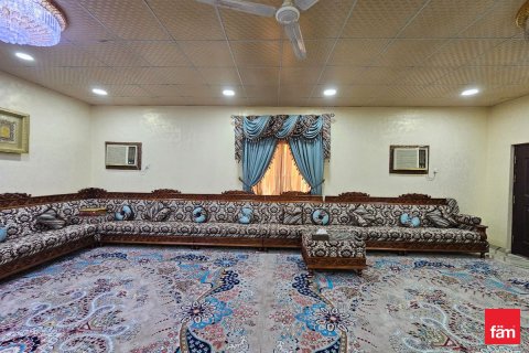 8 غرفة نوم  فيلا  رقم 127337 2