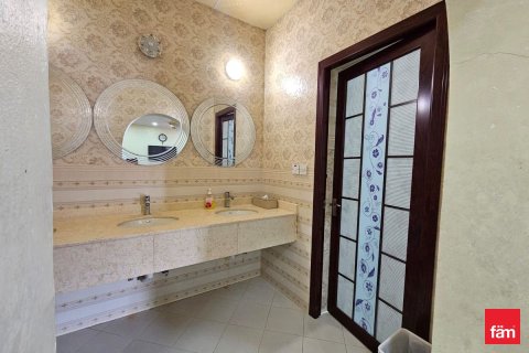 8 غرفة نوم  فيلا  رقم 127337 6