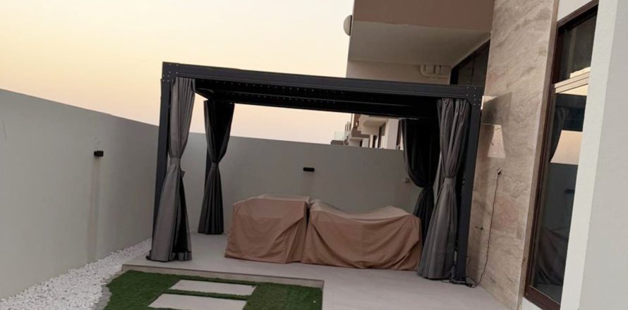 Townhouse de 4 dormitorios en District 11, UAE No. 186480