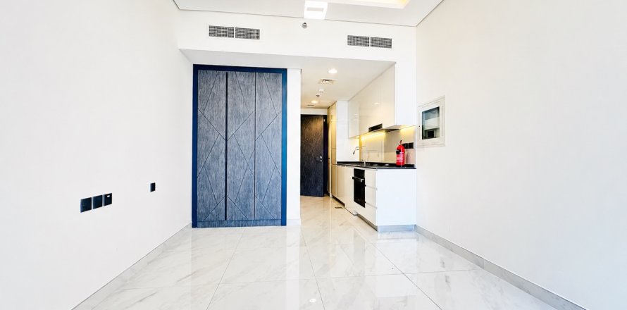 Studio Apartment in Dubai Studio City, UAE No. 183436