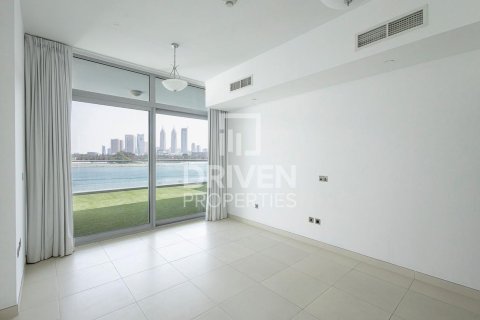 Квартира с 1 спальней в Azure Residences, ОАЭ №209490 4