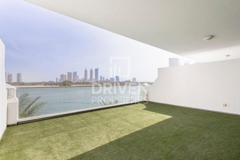 Квартира с 1 спальней в Azure Residences, ОАЭ №209490 3