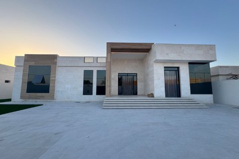 4 bedrooms Villa in Seih Al Uraibi, UAE No. 183646 6