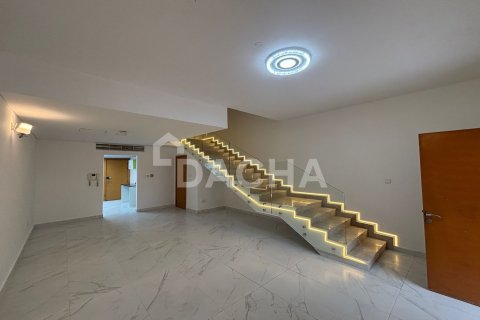 Villa de 4 chambres à District 15, UAE No. 187567 3