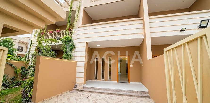 Villa de 4 chambres à District 15, UAE No. 187567