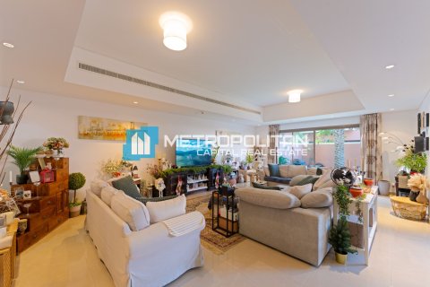 Villa de 4 chambres à Abu Dhabi, UAE No. 127211 3