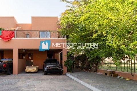 4 bedrooms Villa in Abu Dhabi, UAE No. 127211