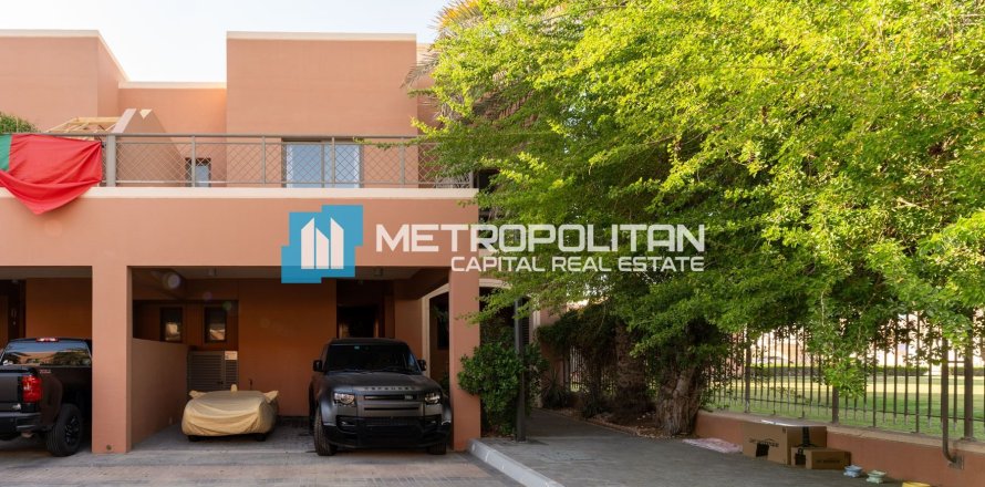 Villa de 4 chambres à Abu Dhabi, UAE No. 127211