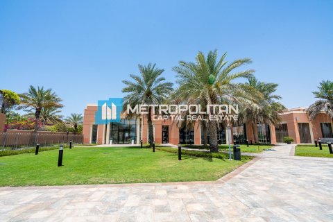 Villa de 4 chambres à Abu Dhabi, UAE No. 127211 27