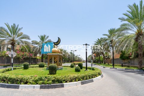 Villa de 4 chambres à Abu Dhabi, UAE No. 127211 26