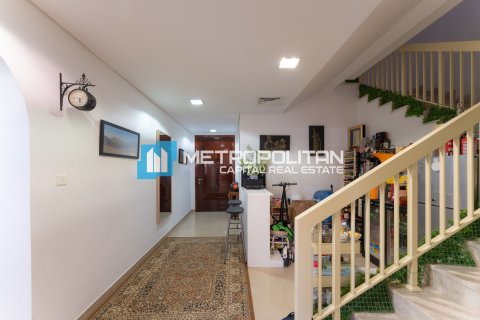 Villa de 4 chambres à Abu Dhabi, UAE No. 127211 11