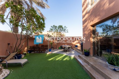 Villa de 4 chambres à Abu Dhabi, UAE No. 127211 6