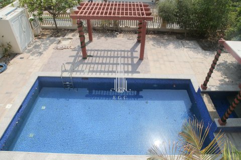 Villa de 5 dormitorios en The Marina, UAE No. 36700 1
